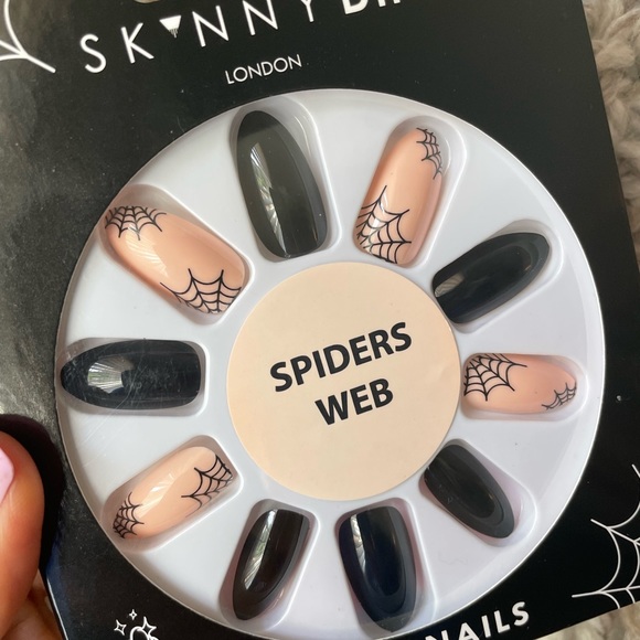 Spiders Web Halloween Press On Nails by Skinny Dip London NEW - Picture 2 of 3